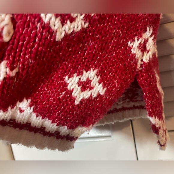 Pink Rose Red and White Sweater Hoodie, Size XS, Kangaroo Pocket, Slit Hem - Picture 6 of 9